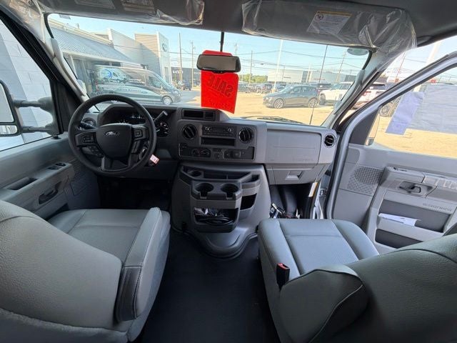 2026 Ford E-Series Cutaway E-350 DRW 138 WB