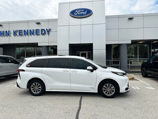 2021 Toyota Sienna LE