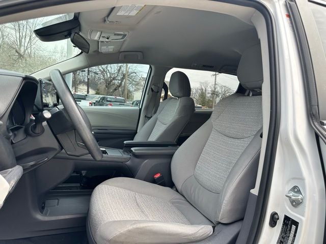 2021 Toyota Sienna LE