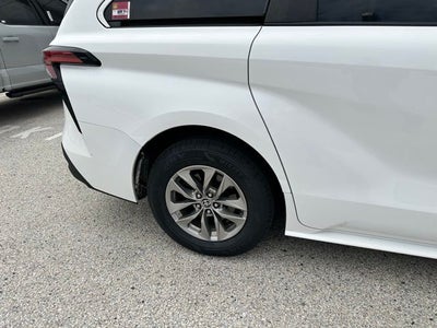 2021 Toyota Sienna LE