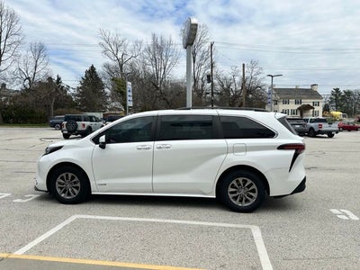 2021 Toyota Sienna LE