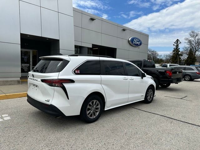 2021 Toyota Sienna LE