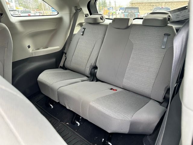 2021 Toyota Sienna LE