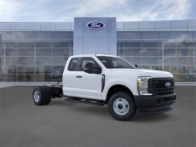 2026 Ford Super Duty F-350 DRW XL 4WD SuperCab 168 WB 60 CA