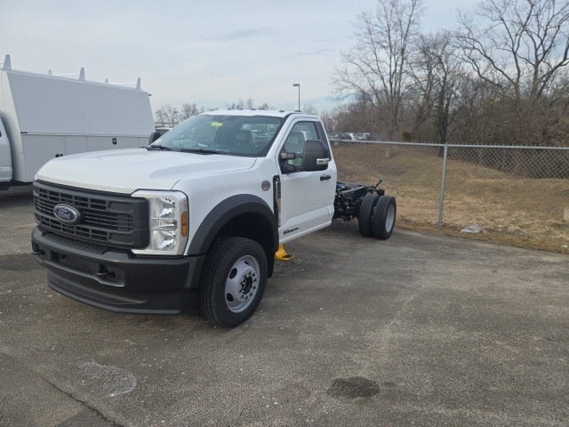 2026 Ford Super Duty F-550 DRW XL 4WD Reg Cab 169 WB 84 CA