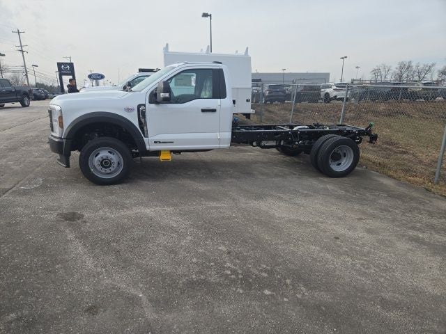 2026 Ford Super Duty F-550 DRW XL 4WD Reg Cab 169 WB 84 CA