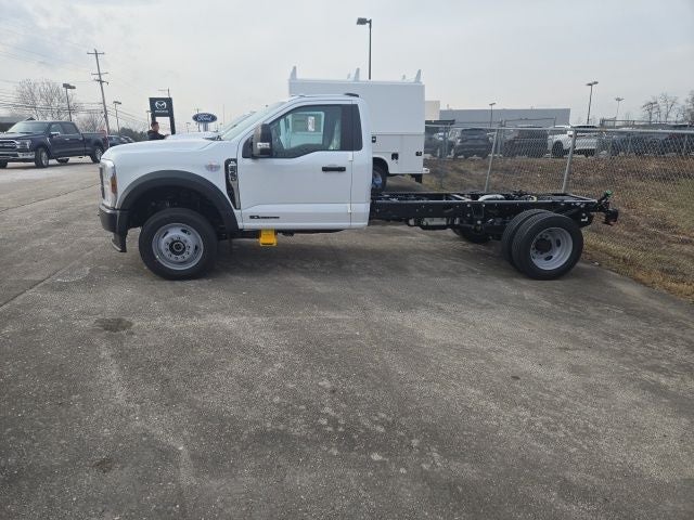 2026 Ford Super Duty F-550 DRW XL 4WD Reg Cab 169 WB 84 CA