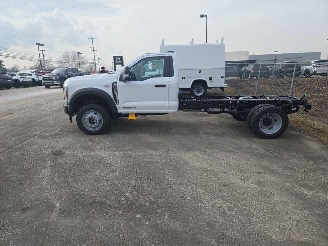 2026 Ford Super Duty F-550 DRW XL 4WD Reg Cab 169 WB 84 CA
