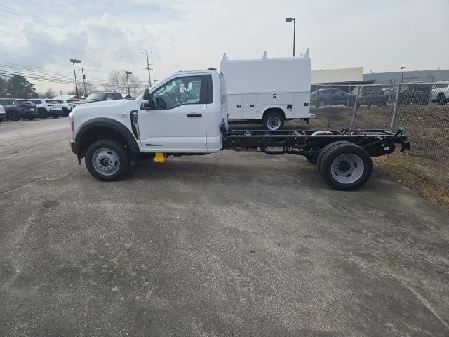 2026 Ford Super Duty F-550 DRW XL 4WD Reg Cab 169 WB 84 CA