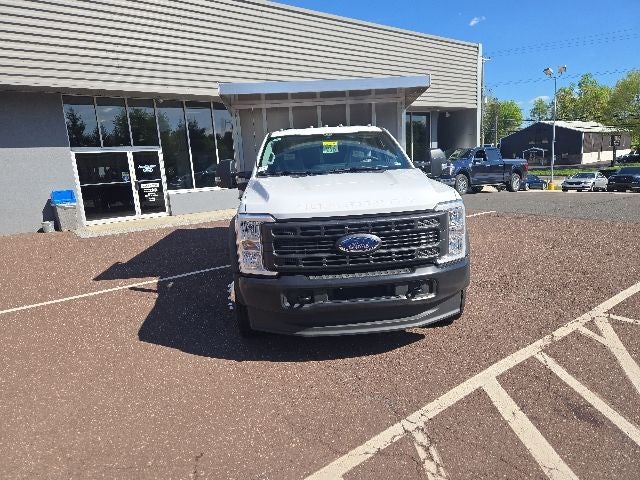 2026 Ford Super Duty F-550 DRW XL 4WD Reg Cab 169 WB 84 CA