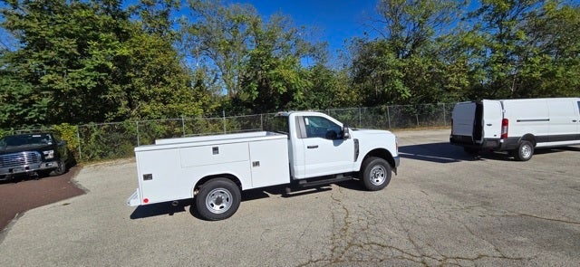 2026 Ford Super Duty F-350 SRW XL 4WD Reg Cab 145 WB 60 CA