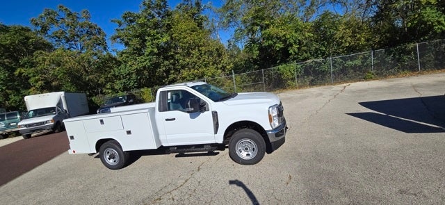 2026 Ford Super Duty F-350 SRW XL 4WD Reg Cab 145 WB 60 CA