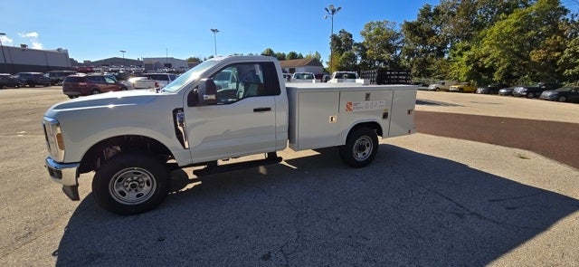 2026 Ford Super Duty F-350 SRW XL 4WD Reg Cab 145 WB 60 CA