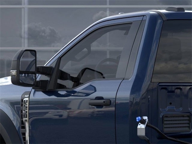 2025 Ford Super Duty F-550 DRW XLT 4WD Reg Cab 145 WB 60 CA