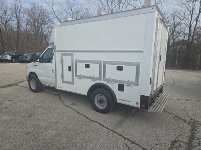 2026 Ford E-Series Cutaway E-350 SRW 138 WB