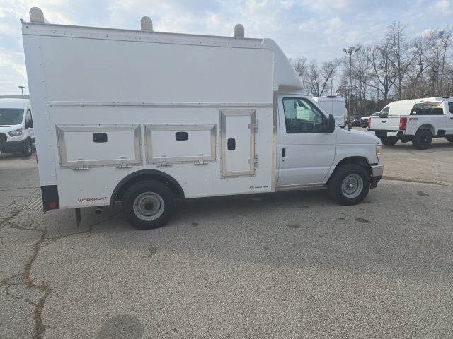 2026 Ford E-Series Cutaway E-350 SRW 138 WB