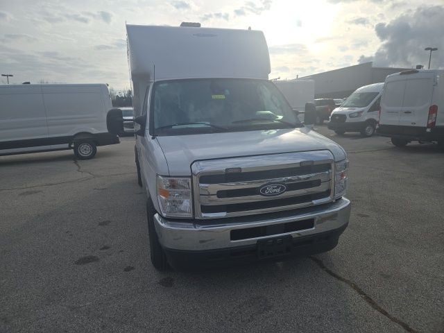 2026 Ford E-Series Cutaway E-350 SRW 138 WB