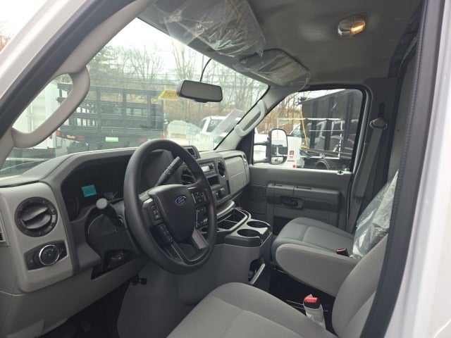 2025 Ford E-Series Cutaway E-450 DRW 176 WB
