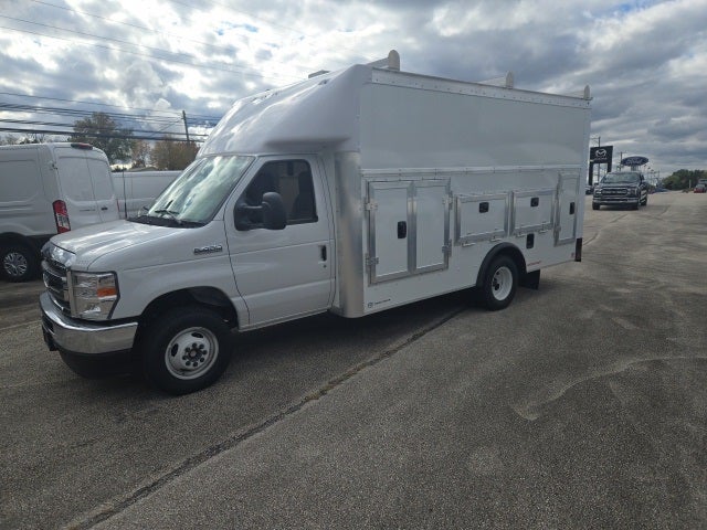 2026 Ford E-Series Cutaway E-450 DRW 158 WB