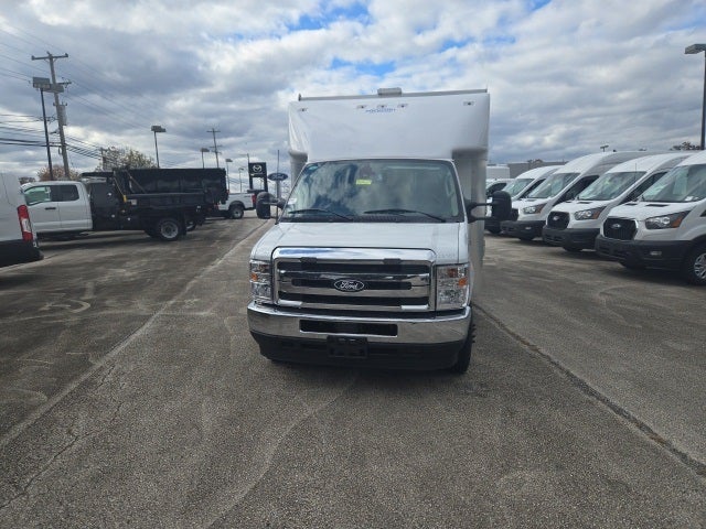 2026 Ford E-Series Cutaway E-450 DRW 158 WB