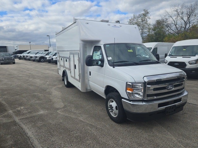 2026 Ford E-Series Cutaway E-450 DRW 158 WB