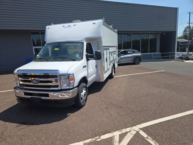 2026 Ford E-Series Cutaway E-450 DRW 158 WB