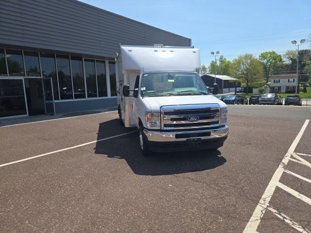 2026 Ford E-Series Cutaway E-450 DRW 158 WB