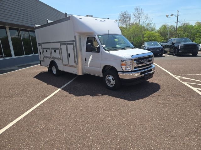2026 Ford E-Series Cutaway E-450 DRW 158 WB