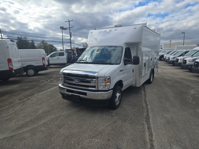 2026 Ford E-Series Cutaway E-450 DRW 158 WB