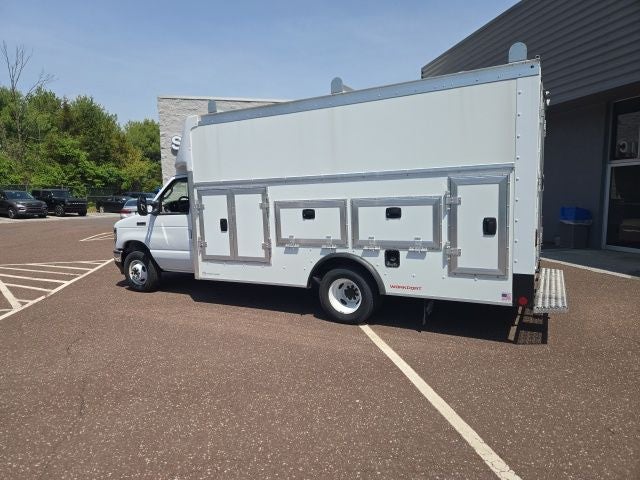 2026 Ford E-Series Cutaway E-450 DRW 158 WB