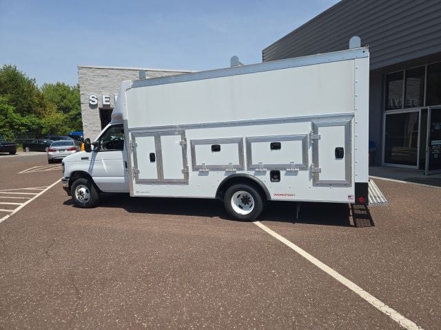 2026 Ford E-Series Cutaway E-450 DRW 158 WB