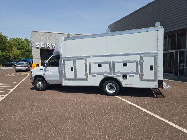 2026 Ford E-Series Cutaway E-450 DRW 158 WB