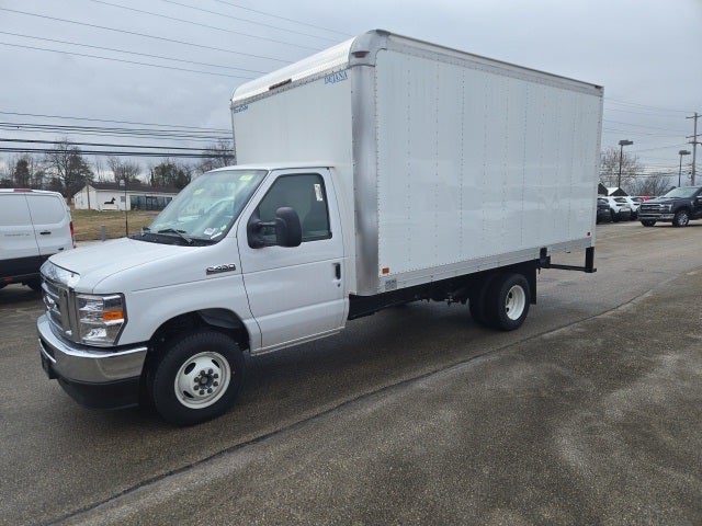 2025 Ford E-Series Cutaway E-450 DRW 158 WB