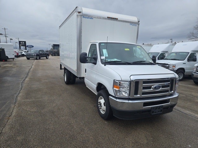 2025 Ford E-Series Cutaway E-450 DRW 158 WB