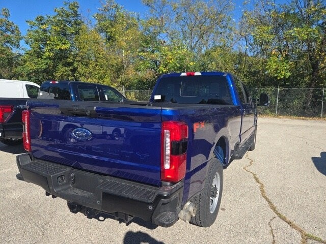 2026 Ford Super Duty F-350 SRW XL 4WD Crew Cab 6.75' Box