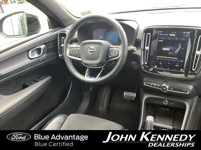 2021 Volvo XC40 Recharge Pure Electric P8