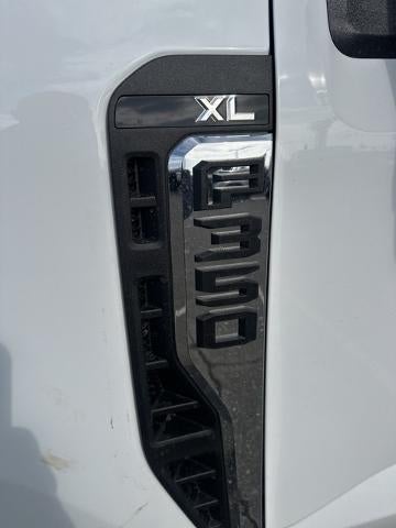 2026 Ford F-350SD Chassis Commercial