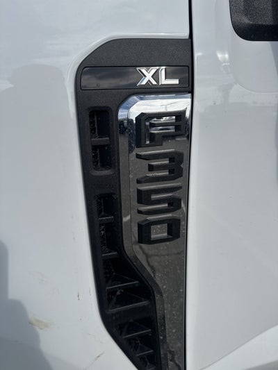 2026 Ford F-350SD Chassis Commercial