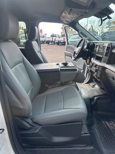 2026 Ford F-350SD Chassis Commercial