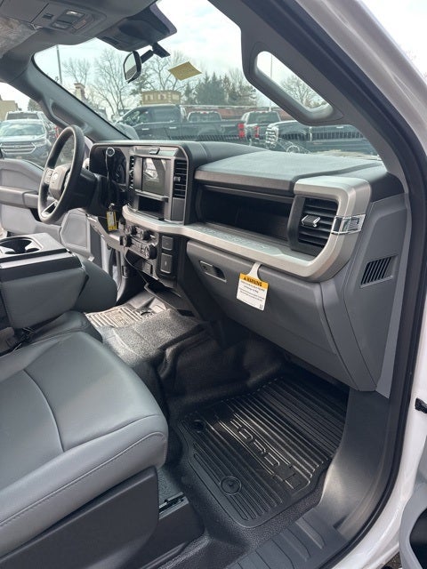 2026 Ford F-350SD Chassis Commercial