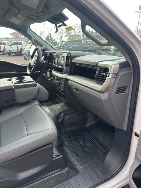 2026 Ford F-350SD Chassis Commercial