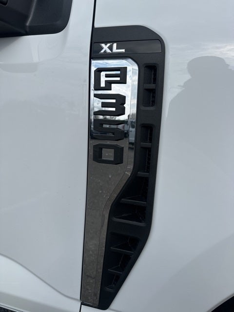 2026 Ford F-350SD Chassis Commercial