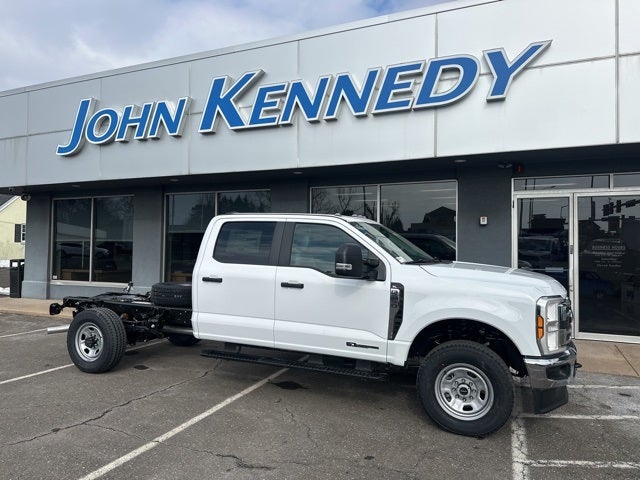 2026 Ford F-350SD Chassis Commercial