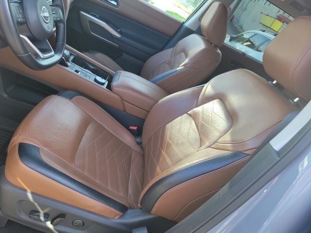2022 Nissan Pathfinder Platinum