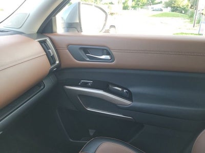 2022 Nissan Pathfinder Platinum