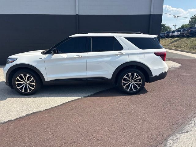 2024 Ford Explorer ST-Line
