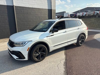 2023 Volkswagen Tiguan 2.0T SE R-Line Black